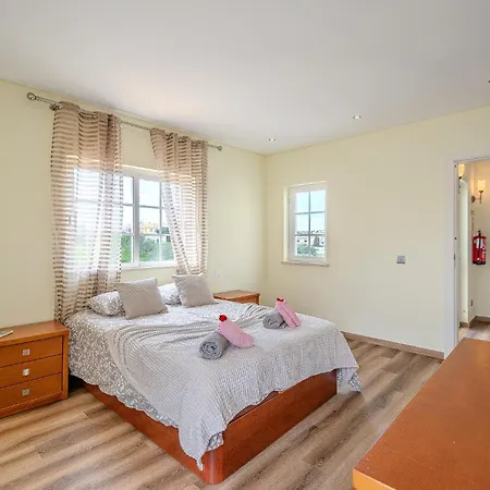 Дом отдыха Monica - Pool Heated - By Algarkasa Албуфейра